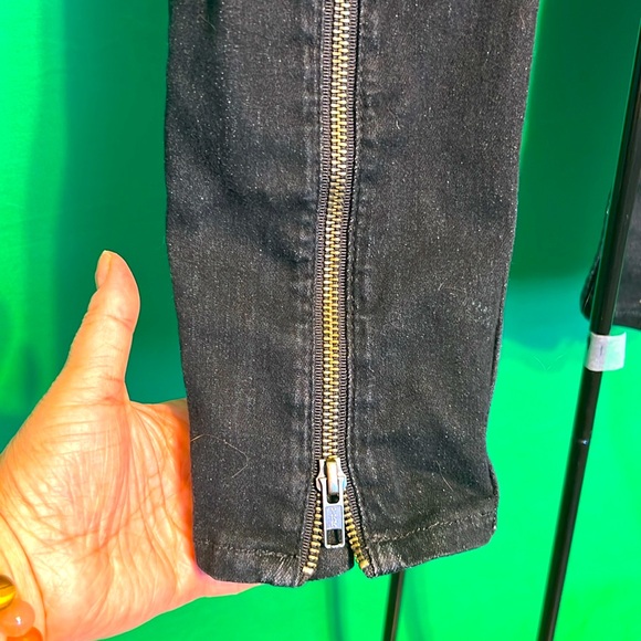 Size 29 Guess Skinny Jeans with Long Golden Zipper Back Legs - Picture 7 of 14